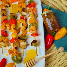 Load image into Gallery viewer, Mini Honey With Comb 4 Oz